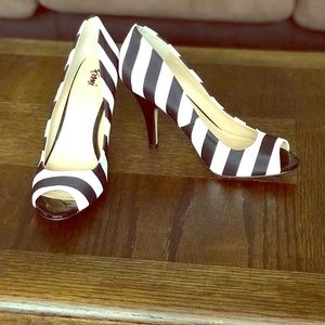 FIONI Black and White Striped Heels